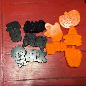1993 Wilton Halloween Cookie Cutters Set of 10.